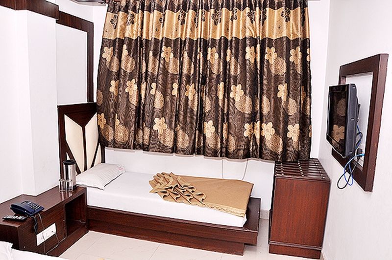 Oyo 7781 Sai International New Delhi